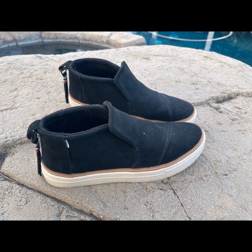 Tom’s booties size 8.5 wide